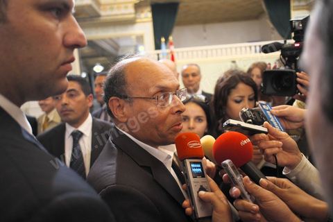 3 mai 2012, palais présidentiel de Carthage, cérémonie offcielle de remise du prix mondial UNESCO/Guillermo Cano de la liberté de la presse 2012 à EYNULLA FATULLAYEV. prix remis par la Directrice générale de l'UNESCO Mme Irina Bokova, en présence de M. Moncef Marzouki président de la Tunisie.