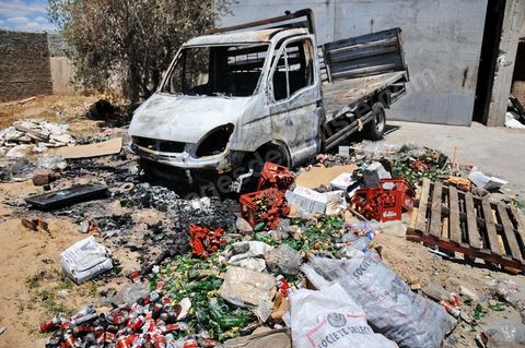 25 mai : à Sidi Bouzid  le depot de faouzi gammoudi,  fournisseur principal des bieres pour Sidi Bouzid,saccagé par les salafistes après qu'un groupe décrit par les salafistes comme la ' bande de Faouzi' aient tiré sur la mosquée d'ALrahma,  blessant deux personnes. 2 grand semi, 2 camion(3.5t) et une voiture ont été incendié, ansi que les camera de surveillance un stock important du biere et du vins.     
