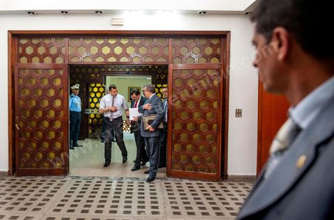 31 mai : conférence de presse de Ali Larayedh au Ministère de l'interieur. Le Ministre a rappelé que la réactivation de la loi n°4 de  1969, régissant le rassemblement en public  et les manifestations et qui autorise l’intervention policière jusqu’à l’usage de balles réelles contre les attaques portant atteinte à la sûreté de l’Etat et des citoyens, est  toujours en vigueur. M. Larayedh a rappelé par la même occasion que l’état d’urgence décrété en Tunisie est toujours de mise. Le ministre de l’intérieur a déclaré que les attaques violentes perpétrées par une catégorie des salafistes contre les libertés individuelles des citoyens et contre les forces de l’ordre sont considérées comme des crimes de droit commun, Ali Larayedh a critiqué au cours de cette conférence certains syndicalistes ayants des appartenances partisanes et les accuse de vouloir provoquer les troubles.