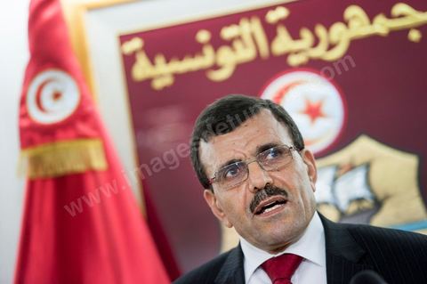 31 mai : conférence de presse de Ali Larayedh au Ministère de l'interieur. Le Ministre a rappelé que la réactivation de la loi n°4 de  1969, régissant le rassemblement en public  et les manifestations et qui autorise l’intervention policière jusqu’à l’usage de balles réelles contre les attaques portant atteinte à la sûreté de l’Etat et des citoyens, est  toujours en vigueur. M. Larayedh a rappelé par la même occasion que l’état d’urgence décrété en Tunisie est toujours de mise. Le ministre de l’intérieur a déclaré que les attaques violentes perpétrées par une catégorie des salafistes contre les libertés individuelles des citoyens et contre les forces de l’ordre sont considérées comme des crimes de droit commun, Ali Larayedh a critiqué au cours de cette conférence certains syndicalistes ayants des appartenances partisanes et les accuse de vouloir provoquer les troubles.
