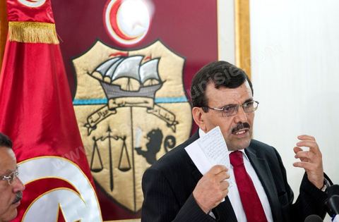 31 mai : conférence de presse de Ali Larayedh au Ministère de l'interieur. Le Ministre a rappelé que la réactivation de la loi n°4 de  1969, régissant le rassemblement en public  et les manifestations et qui autorise l’intervention policière jusqu’à l’usage de balles réelles contre les attaques portant atteinte à la sûreté de l’Etat et des citoyens, est  toujours en vigueur. M. Larayedh a rappelé par la même occasion que l’état d’urgence décrété en Tunisie est toujours de mise. Le ministre de l’intérieur a déclaré que les attaques violentes perpétrées par une catégorie des salafistes contre les libertés individuelles des citoyens et contre les forces de l’ordre sont considérées comme des crimes de droit commun, Ali Larayedh a critiqué au cours de cette conférence certains syndicalistes ayants des appartenances partisanes et les accuse de vouloir provoquer les troubles.