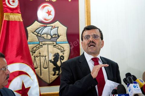31 mai : conférence de presse de Ali Larayedh au Ministère de l'interieur. Le Ministre a rappelé que la réactivation de la loi n°4 de  1969, régissant le rassemblement en public  et les manifestations et qui autorise l’intervention policière jusqu’à l’usage de balles réelles contre les attaques portant atteinte à la sûreté de l’Etat et des citoyens, est  toujours en vigueur. M. Larayedh a rappelé par la même occasion que l’état d’urgence décrété en Tunisie est toujours de mise. Le ministre de l’intérieur a déclaré que les attaques violentes perpétrées par une catégorie des salafistes contre les libertés individuelles des citoyens et contre les forces de l’ordre sont considérées comme des crimes de droit commun, Ali Larayedh a critiqué au cours de cette conférence certains syndicalistes ayants des appartenances partisanes et les accuse de vouloir provoquer les troubles.