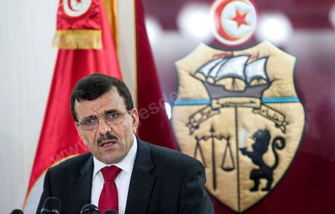 31 mai : conférence de presse de Ali Larayedh au Ministère de l'interieur. Le Ministre a rappelé que la réactivation de la loi n°4 de  1969, régissant le rassemblement en public  et les manifestations et qui autorise l’intervention policière jusqu’à l’usage de balles réelles contre les attaques portant atteinte à la sûreté de l’Etat et des citoyens, est  toujours en vigueur. M. Larayedh a rappelé par la même occasion que l’état d’urgence décrété en Tunisie est toujours de mise. Le ministre de l’intérieur a déclaré que les attaques violentes perpétrées par une catégorie des salafistes contre les libertés individuelles des citoyens et contre les forces de l’ordre sont considérées comme des crimes de droit commun, Ali Larayedh a critiqué au cours de cette conférence certains syndicalistes ayants des appartenances partisanes et les accuse de vouloir provoquer les troubles.