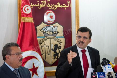 31 mai : conférence de presse de Ali Larayedh au Ministère de l'interieur. Le Ministre a rappelé que la réactivation de la loi n°4 de  1969, régissant le rassemblement en public  et les manifestations et qui autorise l’intervention policière jusqu’à l’usage de balles réelles contre les attaques portant atteinte à la sûreté de l’Etat et des citoyens, est  toujours en vigueur. M. Larayedh a rappelé par la même occasion que l’état d’urgence décrété en Tunisie est toujours de mise. Le ministre de l’intérieur a déclaré que les attaques violentes perpétrées par une catégorie des salafistes contre les libertés individuelles des citoyens et contre les forces de l’ordre sont considérées comme des crimes de droit commun, Ali Larayedh a critiqué au cours de cette conférence certains syndicalistes ayants des appartenances partisanes et les accuse de vouloir provoquer les troubles.