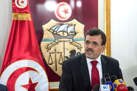 31 mai : conférence de presse de Ali Larayedh au Ministère de l'interieur. Le Ministre a rappelé que la réactivation de la loi n°4 de  1969, régissant le rassemblement en public  et les manifestations et qui autorise l’intervention policière jusqu’à l’usage de balles réelles contre les attaques portant atteinte à la sûreté de l’Etat et des citoyens, est  toujours en vigueur. M. Larayedh a rappelé par la même occasion que l’état d’urgence décrété en Tunisie est toujours de mise. Le ministre de l’intérieur a déclaré que les attaques violentes perpétrées par une catégorie des salafistes contre les libertés individuelles des citoyens et contre les forces de l’ordre sont considérées comme des crimes de droit commun, Ali Larayedh a critiqué au cours de cette conférence certains syndicalistes ayants des appartenances partisanes et les accuse de vouloir provoquer les troubles.