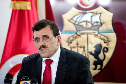 31 mai : conférence de presse de Ali Larayedh au Ministère de l'interieur. Le Ministre a rappelé que la réactivation de la loi n°4 de  1969, régissant le rassemblement en public  et les manifestations et qui autorise l’intervention policière jusqu’à l’usage de balles réelles contre les attaques portant atteinte à la sûreté de l’Etat et des citoyens, est  toujours en vigueur. M. Larayedh a rappelé par la même occasion que l’état d’urgence décrété en Tunisie est toujours de mise. Le ministre de l’intérieur a déclaré que les attaques violentes perpétrées par une catégorie des salafistes contre les libertés individuelles des citoyens et contre les forces de l’ordre sont considérées comme des crimes de droit commun, Ali Larayedh a critiqué au cours de cette conférence certains syndicalistes ayants des appartenances partisanes et les accuse de vouloir provoquer les troubles.