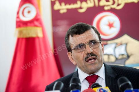 31 mai : conférence de presse de Ali Larayedh au Ministère de l'interieur. Le Ministre a rappelé que la réactivation de la loi n°4 de  1969, régissant le rassemblement en public  et les manifestations et qui autorise l’intervention policière jusqu’à l’usage de balles réelles contre les attaques portant atteinte à la sûreté de l’Etat et des citoyens, est  toujours en vigueur. M. Larayedh a rappelé par la même occasion que l’état d’urgence décrété en Tunisie est toujours de mise. Le ministre de l’intérieur a déclaré que les attaques violentes perpétrées par une catégorie des salafistes contre les libertés individuelles des citoyens et contre les forces de l’ordre sont considérées comme des crimes de droit commun, Ali Larayedh a critiqué au cours de cette conférence certains syndicalistes ayants des appartenances partisanes et les accuse de vouloir provoquer les troubles.