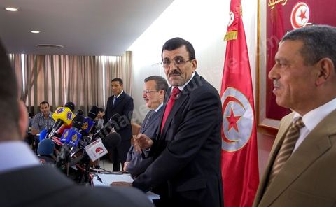 31 mai : conférence de presse de Ali Larayedh au Ministère de l'interieur. Le Ministre a rappelé que la réactivation de la loi n°4 de  1969, régissant le rassemblement en public  et les manifestations et qui autorise l’intervention policière jusqu’à l’usage de balles réelles contre les attaques portant atteinte à la sûreté de l’Etat et des citoyens, est  toujours en vigueur. M. Larayedh a rappelé par la même occasion que l’état d’urgence décrété en Tunisie est toujours de mise. Le ministre de l’intérieur a déclaré que les attaques violentes perpétrées par une catégorie des salafistes contre les libertés individuelles des citoyens et contre les forces de l’ordre sont considérées comme des crimes de droit commun, Ali Larayedh a critiqué au cours de cette conférence certains syndicalistes ayants des appartenances partisanes et les accuse de vouloir provoquer les troubles.
