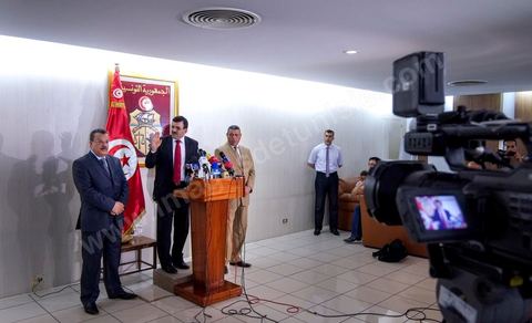 31 mai : conférence de presse de Ali Larayedh au Ministère de l'interieur. Le Ministre a rappelé que la réactivation de la loi n°4 de  1969, régissant le rassemblement en public  et les manifestations et qui autorise l’intervention policière jusqu’à l’usage de balles réelles contre les attaques portant atteinte à la sûreté de l’Etat et des citoyens, est  toujours en vigueur. M. Larayedh a rappelé par la même occasion que l’état d’urgence décrété en Tunisie est toujours de mise. Le ministre de l’intérieur a déclaré que les attaques violentes perpétrées par une catégorie des salafistes contre les libertés individuelles des citoyens et contre les forces de l’ordre sont considérées comme des crimes de droit commun, Ali Larayedh a critiqué au cours de cette conférence certains syndicalistes ayants des appartenances partisanes et les accuse de vouloir provoquer les troubles.