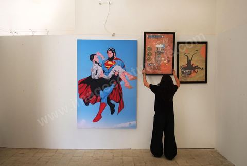 11 juin : Au printemps des Arts Fair Tunis le lmendemain matin du dernier jour. L'exposition polémique qui a lancé un grand mouvement de protestations au dernier jour accusant ces artistes de porter atteint au sacré. La nuit des affrontements ont eu lieu entre la police et des dizaines de salafistes qui ont tenté de s'introduire dans le Palais Abdellia qui accueilli cette expo d'art dans le but de détruire les ouevres qui portaient atteintes au sacré. Cette polémique engagera les premiers affrontements entre l'état et les salafistes depuis deux jours obligeant le gouvernement à établir un nouveau couvre feu