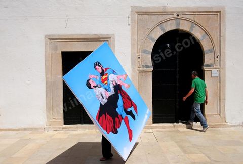 11 juin : Au printemps des Arts Fair Tunis le lmendemain matin du dernier jour. L'exposition polémique qui a lancé un grand mouvement de protestations au dernier jour accusant ces artistes de porter atteint au sacré. La nuit des affrontements ont eu lieu entre la police et des dizaines de salafistes qui ont tenté de s'introduire dans le Palais Abdellia qui accueilli cette expo d'art dans le but de détruire les ouevres qui portaient atteintes au sacré. Cette polémique engagera les premiers affrontements entre l'état et les salafistes depuis deux jours obligeant le gouvernement à établir un nouveau couvre feu