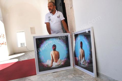 11 juin : Au printemps des Arts Fair Tunis le lmendemain matin du dernier jour. L'exposition polémique qui a lancé un grand mouvement de protestations au dernier jour accusant ces artistes de porter atteint au sacré. La nuit des affrontements ont eu lieu entre la police et des dizaines de salafistes qui ont tenté de s'introduire dans le Palais Abdellia qui accueilli cette expo d'art dans le but de détruire les ouevres qui portaient atteintes au sacré. Cette polémique engagera les premiers affrontements entre l'état et les salafistes depuis deux jours obligeant le gouvernement à établir un nouveau couvre feu