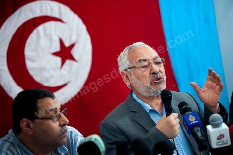 13 juin Cité Ettahrir Tunis : Le chef du parti islamiste Ennahda au pouvoir en Tunisie, Rached Ghannouchi, a appellé mercredi 13 juin au matin lors d'une conférence de presse, la population à descendre dans la rue et à protéger les bâtiments publics vendredi prochain, en réponse aux nouvelles manifestations annoncées le même jour par des salafistes. Symboliquement la conférence de presse a eu lieu à la Cité Ettahrir, une banlieue populaire de Tunis où des affrontements ont eu lieu ces deux derniers jours.
