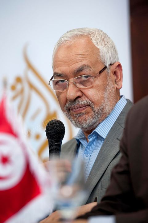 13 juin Cité Ettahrir Tunis : Le chef du parti islamiste Ennahda au pouvoir en Tunisie, Rached Ghannouchi, a appellé mercredi 13 juin au matin lors d'une conférence de presse, la population à descendre dans la rue et à protéger les bâtiments publics vendredi prochain, en réponse aux nouvelles manifestations annoncées le même jour par des salafistes. Symboliquement la conférence de presse a eu lieu à la Cité Ettahrir, une banlieue populaire de Tunis où des affrontements ont eu lieu ces deux derniers jours.