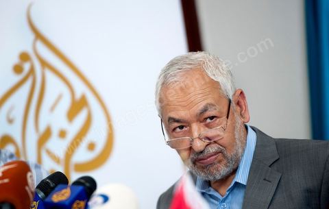13 juin Cité Ettahrir Tunis : Le chef du parti islamiste Ennahda au pouvoir en Tunisie, Rached Ghannouchi, a appellé mercredi 13 juin au matin lors d'une conférence de presse, la population à descendre dans la rue et à protéger les bâtiments publics vendredi prochain, en réponse aux nouvelles manifestations annoncées le même jour par des salafistes. Symboliquement la conférence de presse a eu lieu à la Cité Ettahrir, une banlieue populaire de Tunis où des affrontements ont eu lieu ces deux derniers jours.