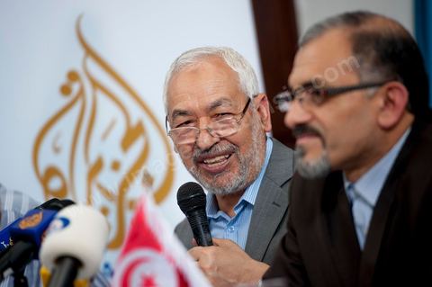 13 juin Cité Ettahrir Tunis : Le chef du parti islamiste Ennahda au pouvoir en Tunisie, Rached Ghannouchi, a appellé mercredi 13 juin au matin lors d'une conférence de presse, la population à descendre dans la rue et à protéger les bâtiments publics vendredi prochain, en réponse aux nouvelles manifestations annoncées le même jour par des salafistes. Symboliquement la conférence de presse a eu lieu à la Cité Ettahrir, une banlieue populaire de Tunis où des affrontements ont eu lieu ces deux derniers jours.