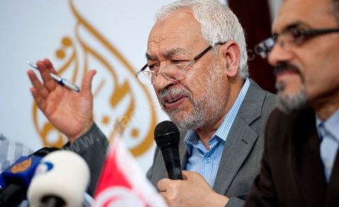 13 juin Cité Ettahrir Tunis : Le chef du parti islamiste Ennahda au pouvoir en Tunisie, Rached Ghannouchi, a appellé mercredi 13 juin au matin lors d'une conférence de presse, la population à descendre dans la rue et à protéger les bâtiments publics vendredi prochain, en réponse aux nouvelles manifestations annoncées le même jour par des salafistes. Symboliquement la conférence de presse a eu lieu à la Cité Ettahrir, une banlieue populaire de Tunis où des affrontements ont eu lieu ces deux derniers jours.