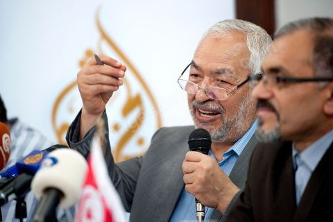 13 juin Cité Ettahrir Tunis : Le chef du parti islamiste Ennahda au pouvoir en Tunisie, Rached Ghannouchi, a appellé mercredi 13 juin au matin lors d'une conférence de presse, la population à descendre dans la rue et à protéger les bâtiments publics vendredi prochain, en réponse aux nouvelles manifestations annoncées le même jour par des salafistes. Symboliquement la conférence de presse a eu lieu à la Cité Ettahrir, une banlieue populaire de Tunis où des affrontements ont eu lieu ces deux derniers jours.