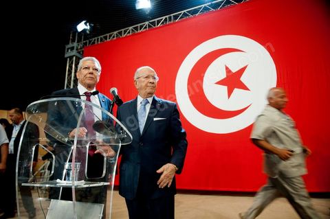 16 juin : Beji Caied Essebsi a annoncé officiellement la création du mouvement politique "Nidaa Tounes" (Appel de la Tunisie) dans un palais des congrès plein à craquer. Au cours de son discours, l'ancien premier ministre a déclaré que l'actuel gouvernement ne peut pas à lui seul sortir le pays de l'impasse. Lors de l’annonce du lancement du nouveau parti, Beji Caied Essebsi a estimé que son but était de réunir tout le monde pour l’intérêt du pays. Il a également insisté pour que l’article numéro un de l’ancienne constitution soit gardé.