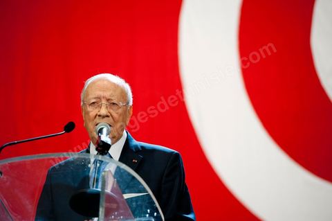 16 juin : Beji Caied Essebsi a annoncé officiellement la création du mouvement politique "Nidaa Tounes" (Appel de la Tunisie) dans un palais des congrès plein à craquer. Au cours de son discours, l'ancien premier ministre a déclaré que l'actuel gouvernement ne peut pas à lui seul sortir le pays de l'impasse. Lors de l’annonce du lancement du nouveau parti, Beji Caied Essebsi a estimé que son but était de réunir tout le monde pour l’intérêt du pays. Il a également insisté pour que l’article numéro un de l’ancienne constitution soit gardé.