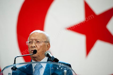 16 juin : Beji Caied Essebsi a annoncé officiellement la création du mouvement politique "Nidaa Tounes" (Appel de la Tunisie) dans un palais des congrès plein à craquer. Au cours de son discours, l'ancien premier ministre a déclaré que l'actuel gouvernement ne peut pas à lui seul sortir le pays de l'impasse. Lors de l’annonce du lancement du nouveau parti, Beji Caied Essebsi a estimé que son but était de réunir tout le monde pour l’intérêt du pays. Il a également insisté pour que l’article numéro un de l’ancienne constitution soit gardé.