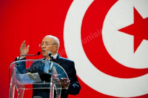 16 juin : Beji Caied Essebsi a annoncé officiellement la création du mouvement politique "Nidaa Tounes" (Appel de la Tunisie) dans un palais des congrès plein à craquer. Au cours de son discours, l'ancien premier ministre a déclaré que l'actuel gouvernement ne peut pas à lui seul sortir le pays de l'impasse. Lors de l’annonce du lancement du nouveau parti, Beji Caied Essebsi a estimé que son but était de réunir tout le monde pour l’intérêt du pays. Il a également insisté pour que l’article numéro un de l’ancienne constitution soit gardé.