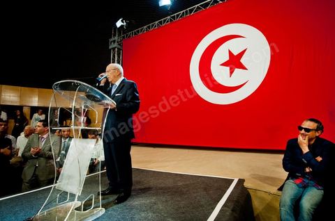 16 juin : Beji Caied Essebsi a annoncé officiellement la création du mouvement politique "Nidaa Tounes" (Appel de la Tunisie) dans un palais des congrès plein à craquer. Au cours de son discours, l'ancien premier ministre a déclaré que l'actuel gouvernement ne peut pas à lui seul sortir le pays de l'impasse. Lors de l’annonce du lancement du nouveau parti, Beji Caied Essebsi a estimé que son but était de réunir tout le monde pour l’intérêt du pays. Il a également insisté pour que l’article numéro un de l’ancienne constitution soit gardé.