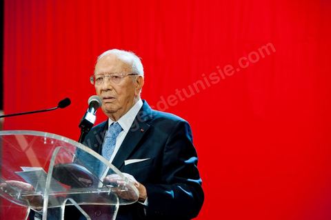 16 juin : Beji Caied Essebsi a annoncé officiellement la création du mouvement politique "Nidaa Tounes" (Appel de la Tunisie) dans un palais des congrès plein à craquer. Au cours de son discours, l'ancien premier ministre a déclaré que l'actuel gouvernement ne peut pas à lui seul sortir le pays de l'impasse. Lors de l’annonce du lancement du nouveau parti, Beji Caied Essebsi a estimé que son but était de réunir tout le monde pour l’intérêt du pays. Il a également insisté pour que l’article numéro un de l’ancienne constitution soit gardé.