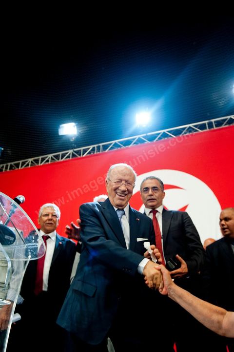 16 juin : Beji Caied Essebsi a annoncé officiellement la création du mouvement politique "Nidaa Tounes" (Appel de la Tunisie) dans un palais des congrès plein à craquer. Au cours de son discours, l'ancien premier ministre a déclaré que l'actuel gouvernement ne peut pas à lui seul sortir le pays de l'impasse. Lors de l’annonce du lancement du nouveau parti, Beji Caied Essebsi a estimé que son but était de réunir tout le monde pour l’intérêt du pays. Il a également insisté pour que l’article numéro un de l’ancienne constitution soit gardé.