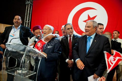 16 juin : Beji Caied Essebsi a annoncé officiellement la création du mouvement politique "Nidaa Tounes" (Appel de la Tunisie) dans un palais des congrès plein à craquer. Au cours de son discours, l'ancien premier ministre a déclaré que l'actuel gouvernement ne peut pas à lui seul sortir le pays de l'impasse. Lors de l’annonce du lancement du nouveau parti, Beji Caied Essebsi a estimé que son but était de réunir tout le monde pour l’intérêt du pays. Il a également insisté pour que l’article numéro un de l’ancienne constitution soit gardé.