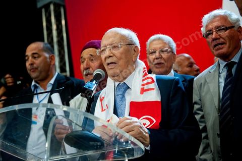 16 juin : Beji Caied Essebsi a annoncé officiellement la création du mouvement politique "Nidaa Tounes" (Appel de la Tunisie) dans un palais des congrès plein à craquer. Au cours de son discours, l'ancien premier ministre a déclaré que l'actuel gouvernement ne peut pas à lui seul sortir le pays de l'impasse. Lors de l’annonce du lancement du nouveau parti, Beji Caied Essebsi a estimé que son but était de réunir tout le monde pour l’intérêt du pays. Il a également insisté pour que l’article numéro un de l’ancienne constitution soit gardé.