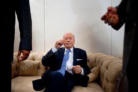 16 juin : Beji Caied Essebsi a annoncé officiellement la création du mouvement politique "Nidaa Tounes" (Appel de la Tunisie) dans un palais des congrès plein à craquer. Au cours de son discours, l'ancien premier ministre a déclaré que l'actuel gouvernement ne peut pas à lui seul sortir le pays de l'impasse. Lors de l’annonce du lancement du nouveau parti, Beji Caied Essebsi a estimé que son but était de réunir tout le monde pour l’intérêt du pays. Il a également insisté pour que l’article numéro un de l’ancienne constitution soit gardé.