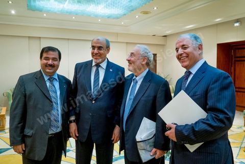 23 juin au Palais des Congrès de Tunis manifestation pour le "Lancement des Consultations sur le Budget 2013, Préparons l'avenir pour un développement équitable et inclusif d'une Tunisie Nouvelle" présidée par Hamadi Jebali, Premier Ministre Tunisien, avec la présence exceptionnelle de Joseph Stiglitz, Prix Nobel d'Economie 2011 et les membres du gourvenement.