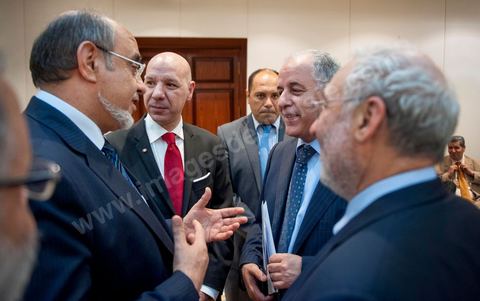 23 juin : Hamadi Jebali, Joseph Stiglitz et Mustapha Kamel Nabli, gouverneur d ela Banque Centrale de Tunis, à quelques jours de son limogeage, au Palais des Congrès de Tunis manifestation pour le "Lancement des Consultations sur le Budget 2013, Préparons l'avenir pour un développement équitable et inclusif d'une Tunisie Nouvelle" présidée par Hamadi Jebali, Premier Ministre Tunisien, avec la présence exceptionnelle de Joseph Stiglitz, Prix Nobel d'Economie 2011 et les membres du gourvenement.
