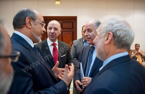 23 juin : Hamadi Jebali, Joseph Stiglitz et Mustapha Kamel Nabli, gouverneur d ela Banque Centrale de Tunis, à quelques jours de son limogeage, au Palais des Congrès de Tunis manifestation pour le "Lancement des Consultations sur le Budget 2013, Préparons l'avenir pour un développement équitable et inclusif d'une Tunisie Nouvelle" présidée par Hamadi Jebali, Premier Ministre Tunisien, avec la présence exceptionnelle de Joseph Stiglitz, Prix Nobel d'Economie 2011 et les membres du gourvenement.