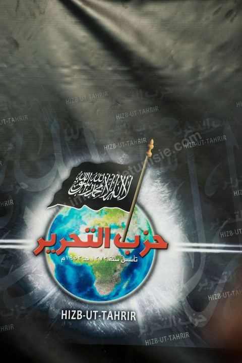 Meeting du Hizb ut Tahrir (parti de la liberation) au parc des expositions, dimanche 24 juin au parc des expositions à la Soukra (banlieue de Tunis). Le Hizb ut Tahrir, un parti internationaliste, partisan de la restauration du califat. Pour l'instant, le parti n'est pas autorisé en Tunisie en raison de sa référence à la religion.