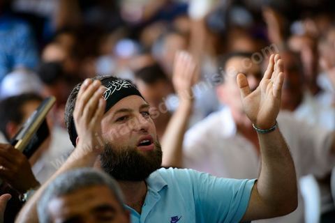 Meeting du Hizb ut Tahrir (parti de la liberation) au parc des expositions, dimanche 24 juin au parc des expositions à la Soukra (banlieue de Tunis). Le Hizb ut Tahrir, un parti internationaliste, partisan de la restauration du califat. Pour l'instant, le parti n'est pas autorisé en Tunisie en raison de sa référence à la religion.
