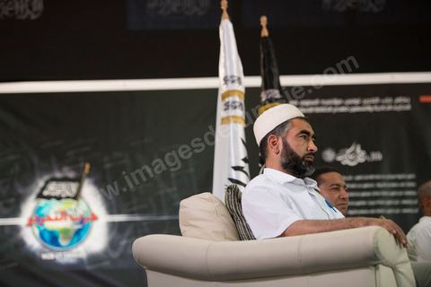 Adel Almi, fondateur d'Al Jamia Al Wassatia Li Tawia Wal Islah (Association centriste de sensibilisation et de réforme) lors du meeting du Hizb ut Tahrir (parti de la liberation) au parc des expositions, dimanche 24 juin au parc des expositions à la Soukra (banlieue de Tunis).