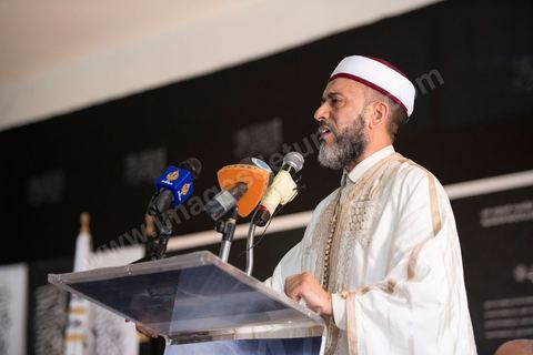 Mokhtar Jbali, prédicateur, au meeting du Hizb ut Tahrir (parti de la liberation), dimanche 24 juin au parc des expositions à la Soukra (banlieue de Tunis). Le Hizb ut Tahrir, un parti internationaliste, partisan de la restauration du califat. Pour l'instant, le parti n'est pas autorisé en Tunisie en raison de sa référence à la religion.