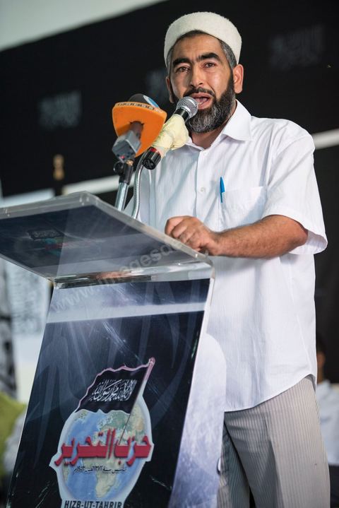 Adel Almi, fondateur d'Al Jamia Al Wassatia Li Tawia Wal Islah (Association centriste de sensibilisation et de réforme) lors du meeting du Hizb ut Tahrir (parti de la liberation) au parc des expositions, dimanche 24 juin au parc des expositions à la Soukra (banlieue de Tunis).