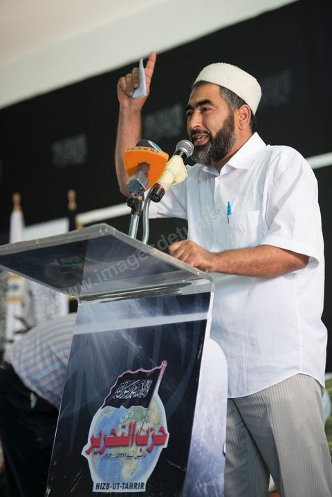 Adel Almi, fondateur d'Al Jamia Al Wassatia Li Tawia Wal Islah (Association centriste de sensibilisation et de réforme) lors du meeting du Hizb ut Tahrir (parti de la liberation) au parc des expositions, dimanche 24 juin au parc des expositions à la Soukra (banlieue de Tunis).