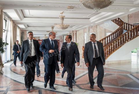 June 29: Hamadi Jebali arrived at the National Constituent Assembly for a plenary session attended by Hamadi Jebali, head of the government, and a large number of ministers. This plenary session was convened to hear the government’s position on the extradition of former Libyan Prime Minister Baghdadi Mahmoudi. 