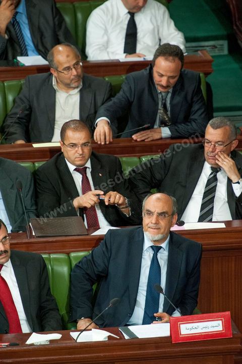 29 juin : Hamadi Jebali, chef du gouvernement (en bas à droite) et juste au dessu à droite Noureddine Bhiri, ministre de la Justice à la séance plénière à l'Assemblée Nationale Constituante avec la présence de Hamadi Jebali, chef du gouvernement, et un grand nombre de ministres. Cette séance plénière a été convoqué pour entendre le gouvernement sur l'affaire de l'extradition de ex-premier ministre libyen Baghdadi Mahmoudi. 