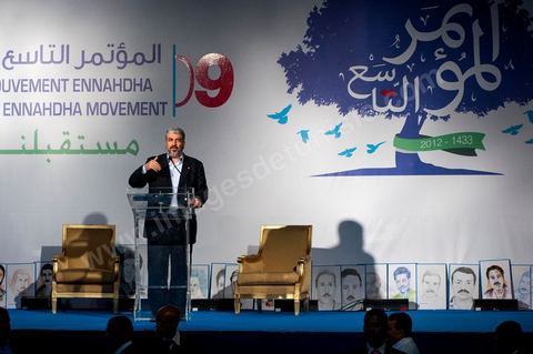 12 juillet : Khaled Mechaal, président du bureau politique du parti Hamas palestiniien, lors du 9ème congrès du mouvement islamiste Ennahdha, parti au pouvoir en Tunisie. plus de 10 000 congrèsites pour la grande cérémonie d'ouverture du congrès qui cloturera le 15 juillet.
