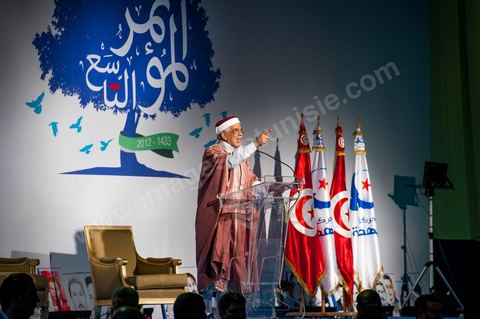 12 juillet : Abdelfatah Mourou, co fondateur historique du mouvement Ennhadha,  lors du 9ème congrès du mouvement islamiste Ennahdha, parti au pouvoir en Tunisie. plus de 10 000 congrèsites pour la grande cérémonie d'ouverture du congrès qui cloturera le 15 juillet.