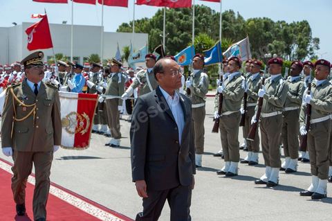 17 juillet : départ à Tunis à bord d'un avion de la nouvelle compagnie aérienne tunisienne Syphax Airlines au 1er jour de la visite officielle de Moncef Marzouki, Président de la République tunisienne à Paris et Marseille