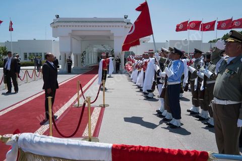 17 juillet : départ à Tunis à bord d'un avion de la nouvelle compagnie aérienne tunisienne Syphax Airlines au 1er jour de la visite officielle de Moncef Marzouki, Président de la République tunisienne à Paris et Marseille