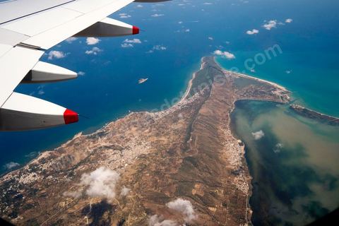 17 juillet : départ à Tunis à bord d'un avion de la nouvelle compagnie aérienne tunisienne Syphax Airlines au 1er jour de la visite officielle de Moncef Marzouki, Président de la République tunisienne à Paris et Marseille