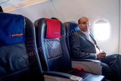 July 17: On the plane, the president greets the members of the delegation accompanying him on the first day of the official visit to Paris and Marseille by Moncef Marzouki, President of the Republic of Tunisia