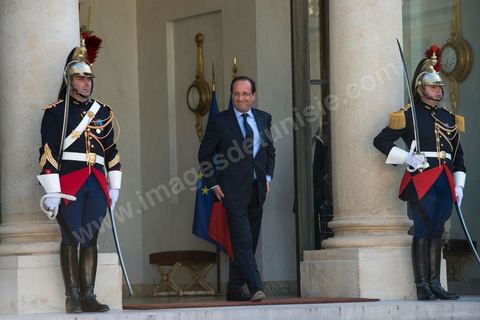 July 17: François Hollande welcomed Moncef Marzouki on the steps of the Élysée Palace on the first day of the official visit to Paris and Marseille by Moncef Marzouki, President of the Republic of Tunisia
